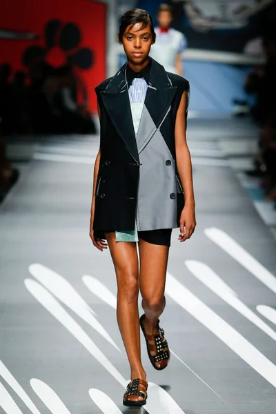 Look 3